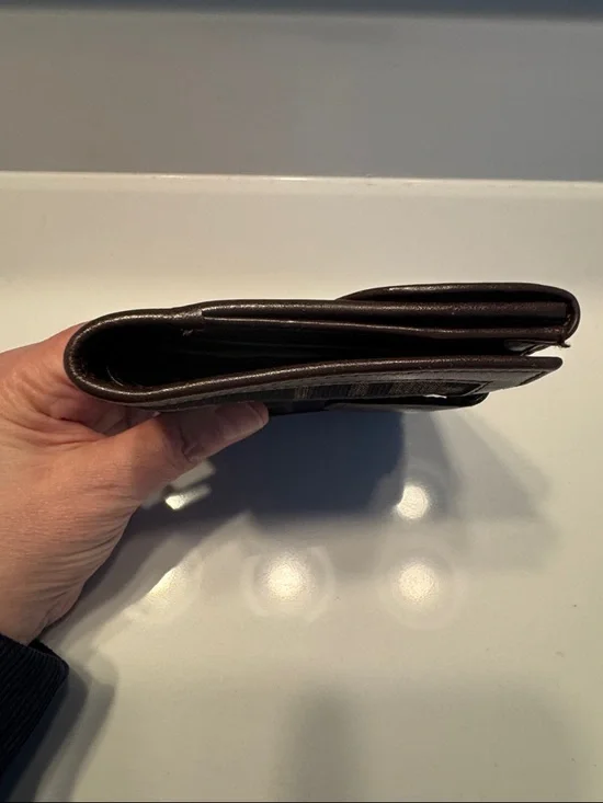Authentic FENDI Wallet - Picture 5 of 12